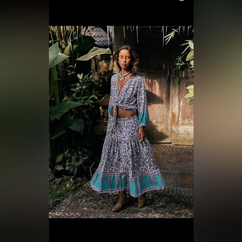 Floral Midi Skirt size large and X-Large new with tags